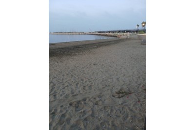 PULIZIA SPIAGGE, OPERATORI AL LAVORO 