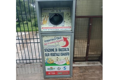 ATTO VANDALICO CONTENITORE OLIO ESAUSTO